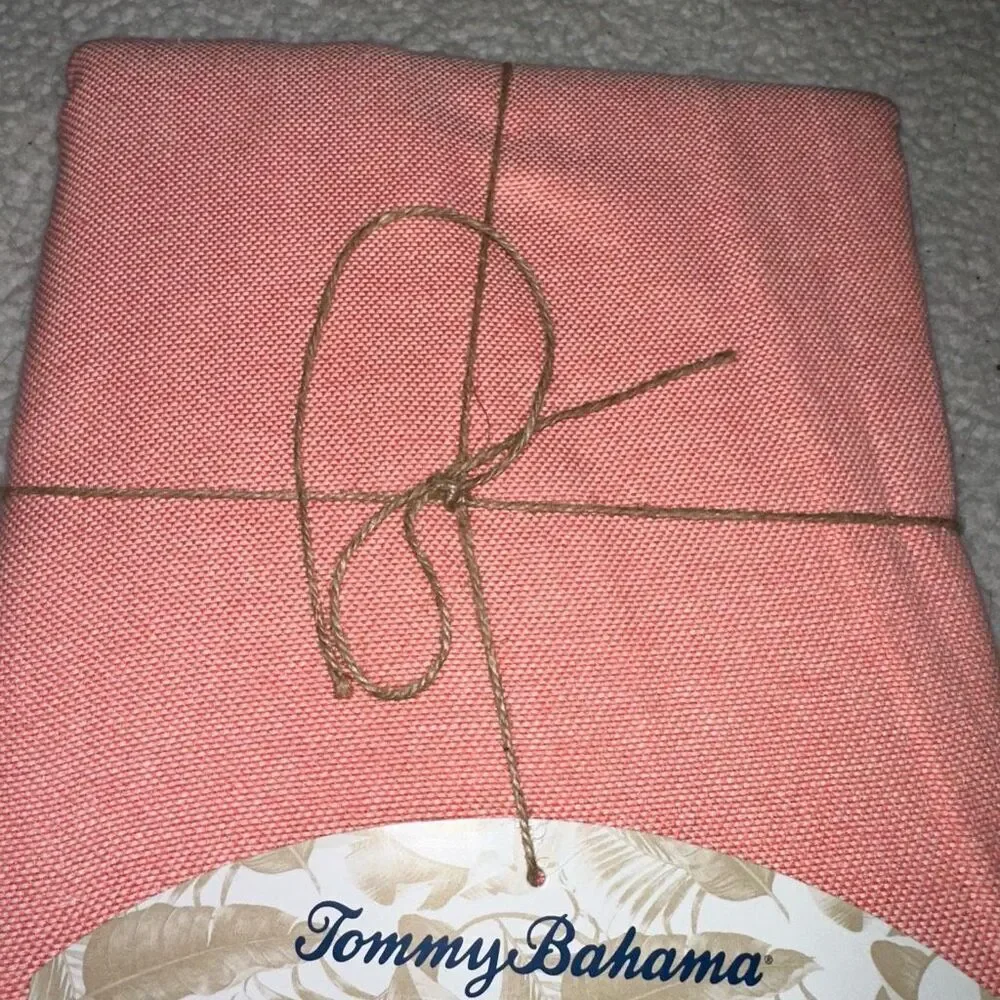 Tommy Bahama Indoor Outdoor Tablecloth Red White 70” Round NWT